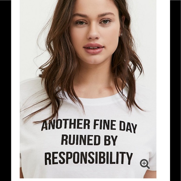 🫐🆕Torrid Graphic T - Picture 2 of 6